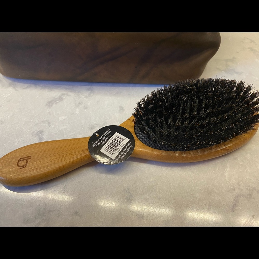 Men’s leather toiletry kit with soft wooden brush. - Picture 4 of 7